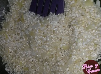 Incorporamos el arroz | Risotto de tomate